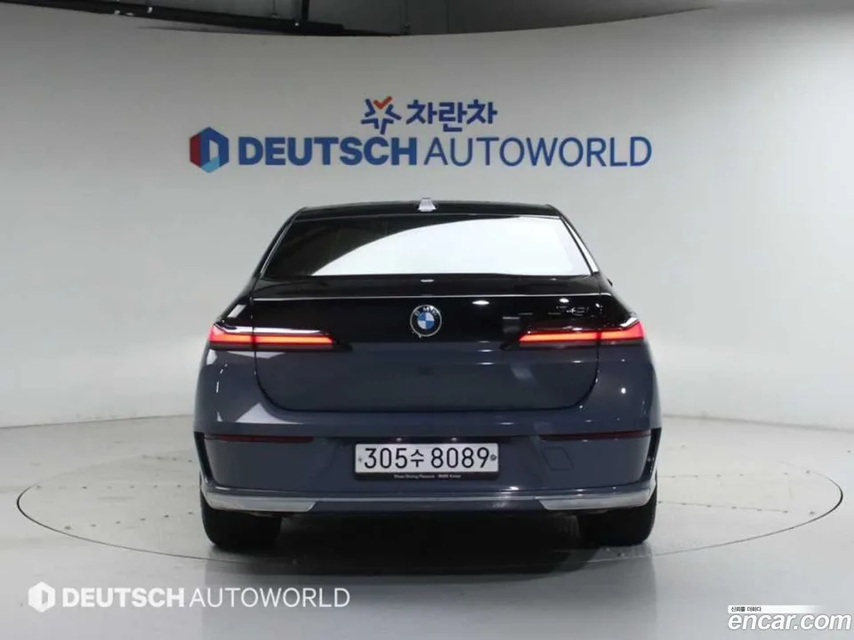 BMW 7 Series 740i sDrive 2023 — thumbnail 4