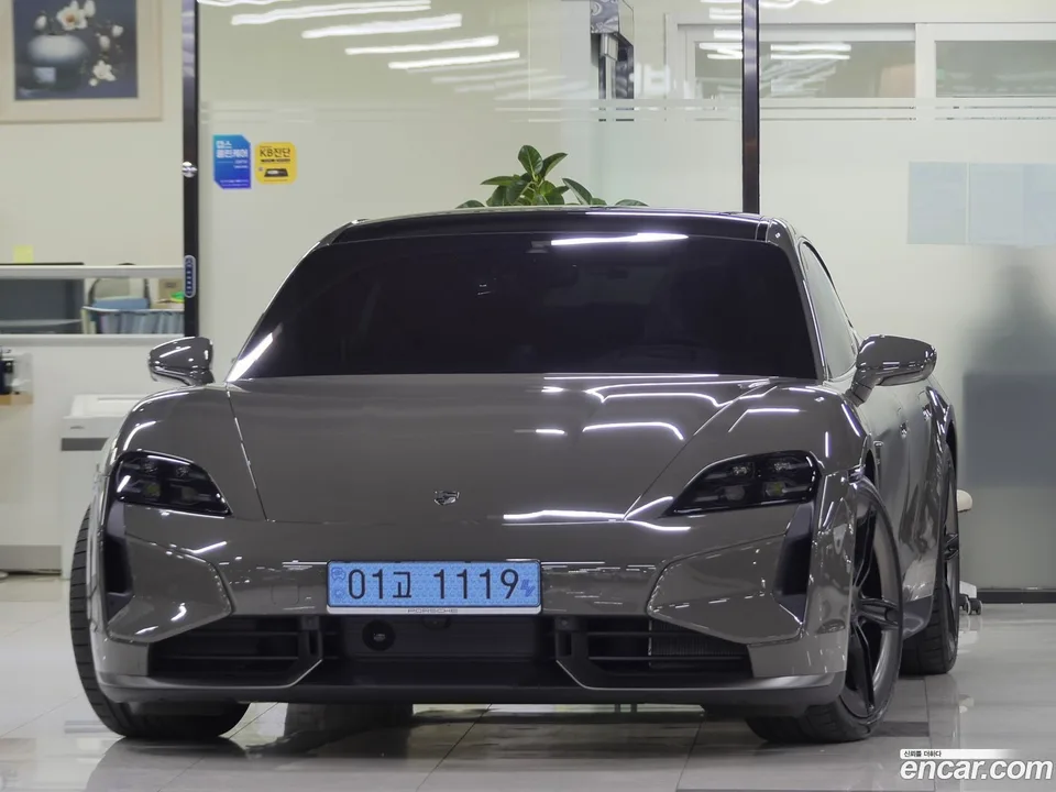 Porsche Taycan 2025 — photo 1, buy with delivery to Moscow