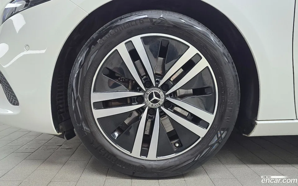 Mercedes-Benz A-Class A220 2022 — thumbnail 5