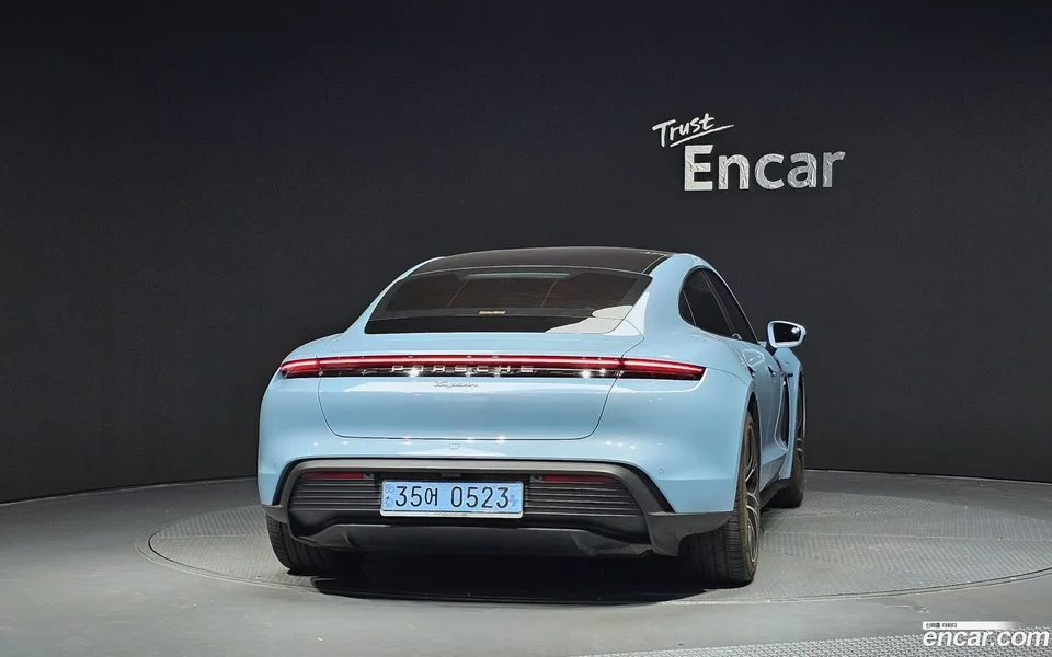 Porsche Taycan 2023 — thumbnail 4