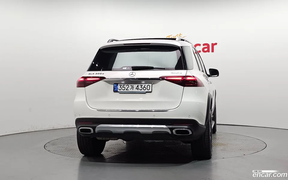 Mercedes-Benz GLE-Class GLE300d 4MATIC 2023 — thumbnail 4