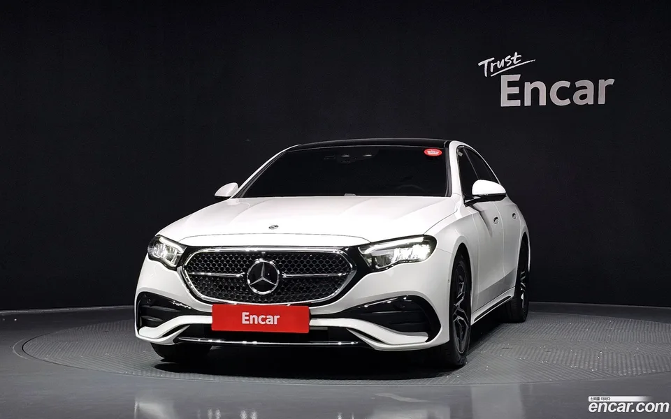 Mercedes-Benz E-Class E200 AMG Line 2026 — thumbnail 3