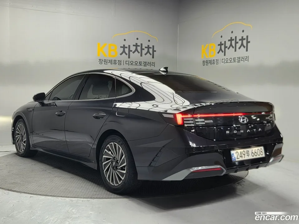 Hyundai Sonata The Edge Hybrid 2023 — thumbnail 2