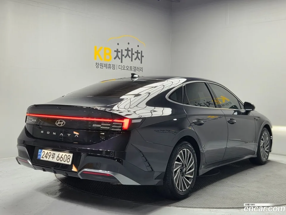 Hyundai Sonata The Edge Hybrid 2023 — thumbnail 4