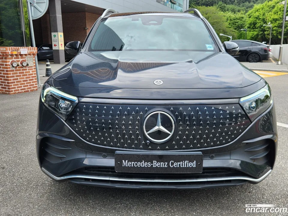 Mercedes-Benz EQB EQB300 4MATIC AMG 2024 — thumbnail 2