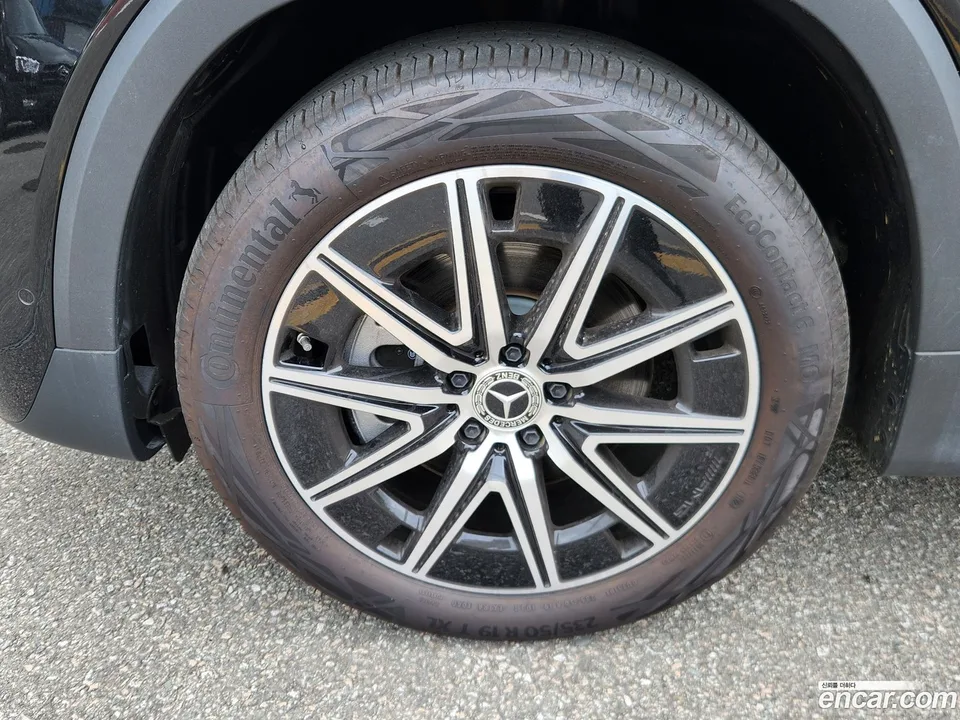 Mercedes-Benz EQB EQB300 4MATIC AMG 2024 — thumbnail 3
