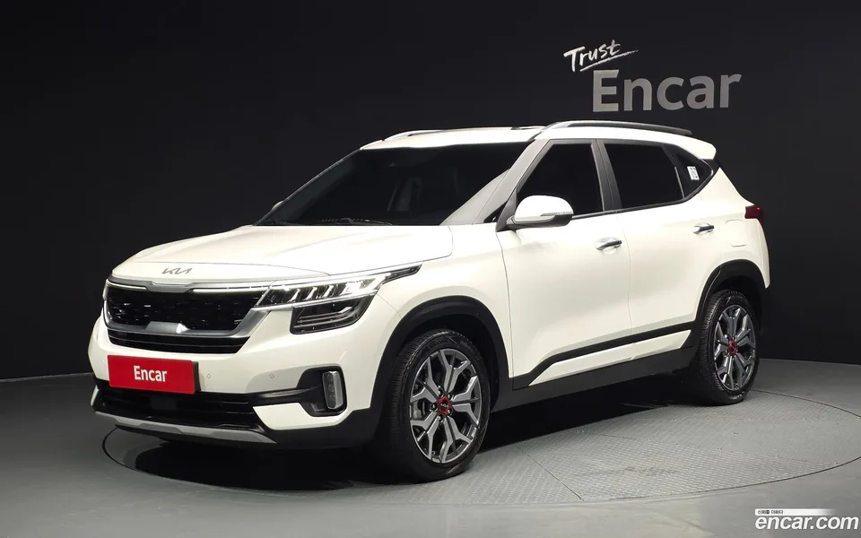 Kia Seltos 1.6 2WD 2022 — photo 1, buy with delivery to Moscow