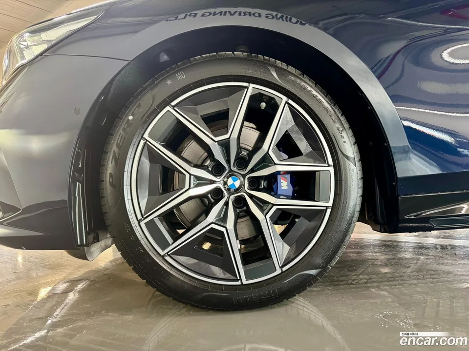 BMW 5 Series 520i M 2025 — thumbnail 2
