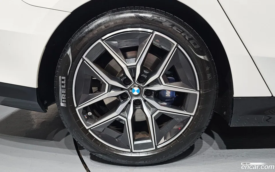 BMW 5 Series 520i M 2024 — thumbnail 2