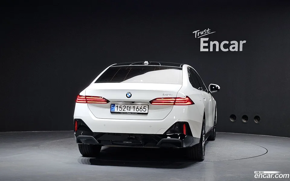 BMW 5 Series 520i M 2024 — thumbnail 4