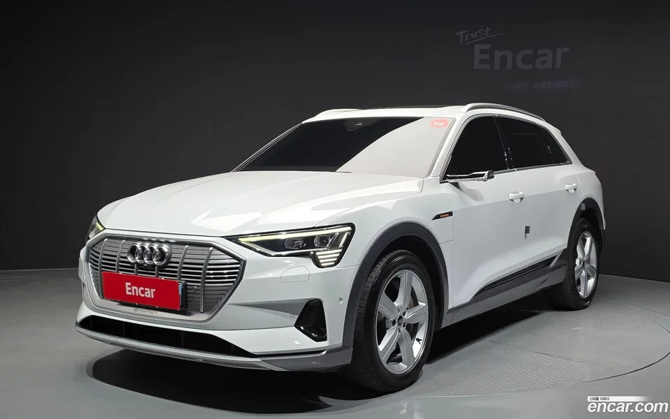 Audi e-tron 50 2022 — photo 1, buy with delivery to Moscow