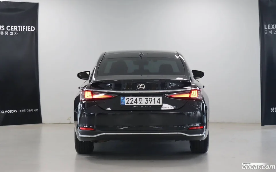 Lexus ES 300h 2025 — thumbnail 4