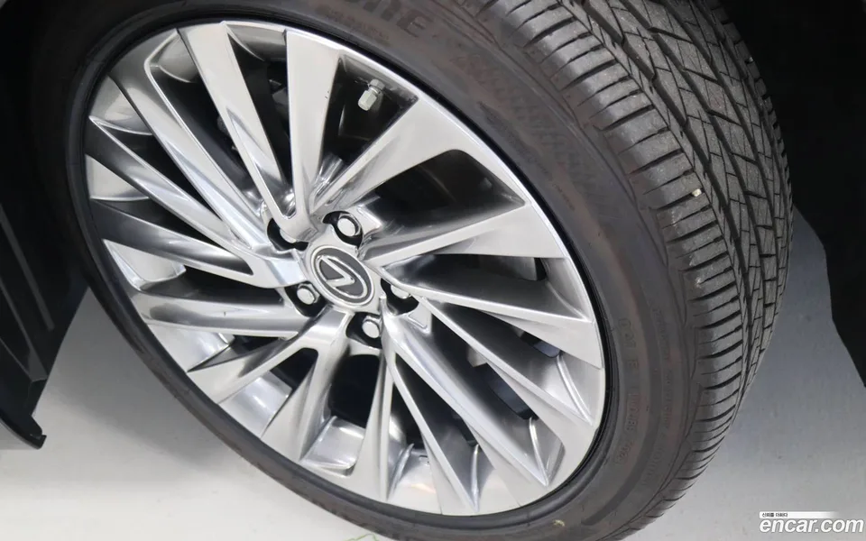 Lexus ES 300h 2025 — thumbnail 5