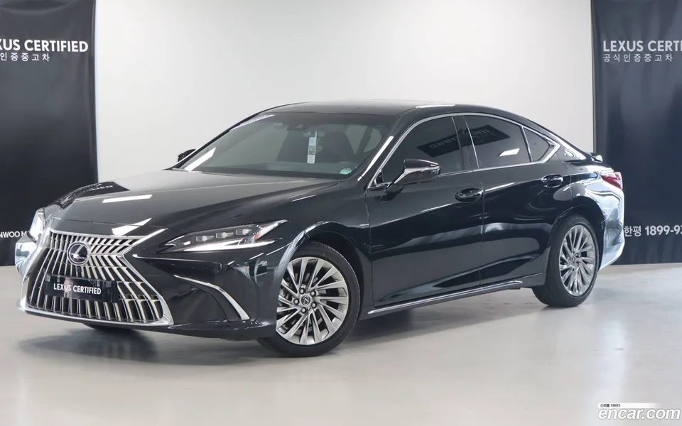 Lexus ES 300h 2025 — photo 1, buy with delivery to Moscow