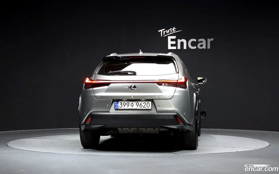 Lexus UX 300h 2.0 2WD 2024 — thumbnail 4