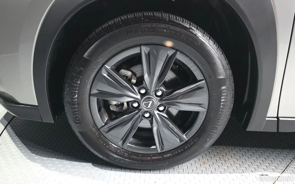 Lexus UX 300h 2.0 2WD 2024 — thumbnail 5