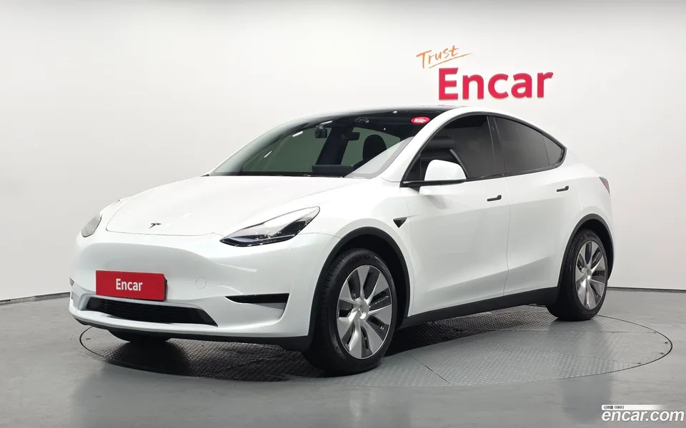 Tesla Model Y RWD 2023 — photo 1, buy with delivery to Moscow
