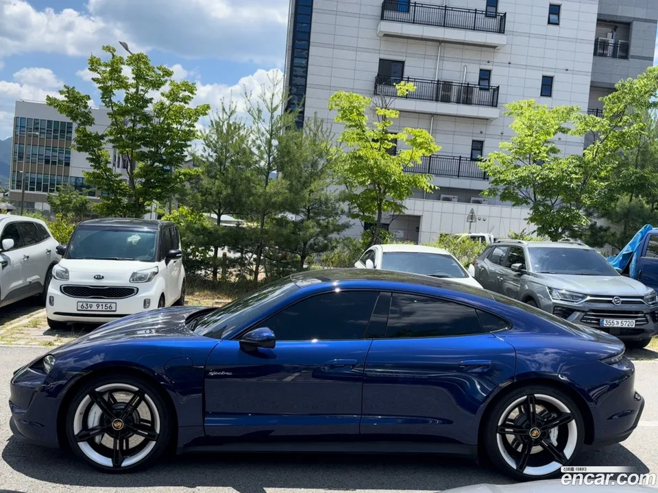 Porsche Taycan 4S 2024 — thumbnail 3