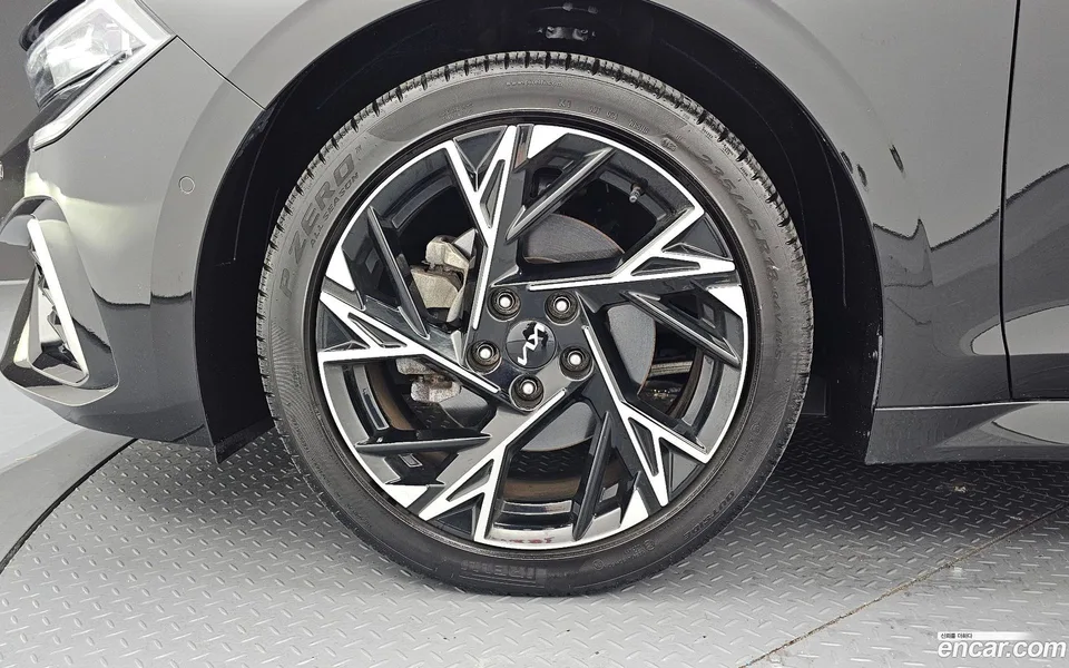 Kia K5 Hybrid 2023 — thumbnail 2