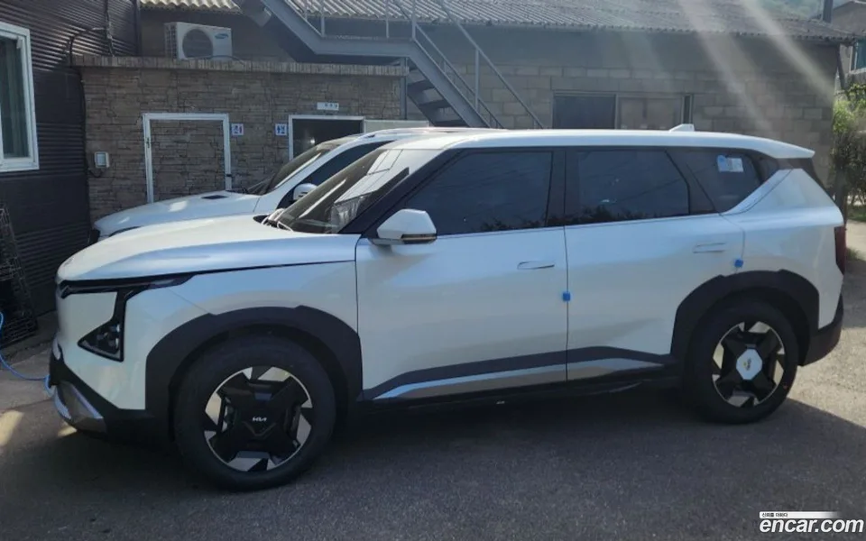 Kia EV5 2WD 2026 — photo 1, buy with delivery to Moscow