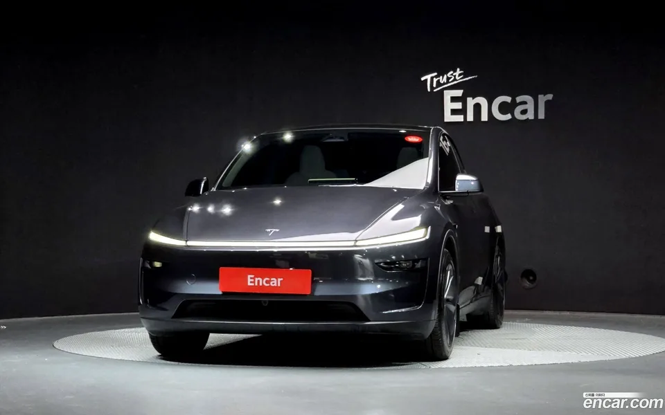 Tesla Model Y AWD 2025 — thumbnail 3