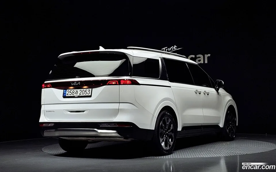 Kia Carnival 7 2022 — photo 1, buy with delivery to Moscow