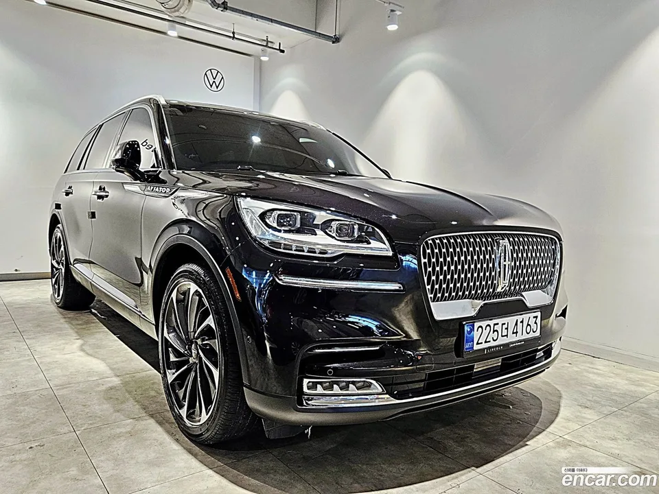 Lincoln Aviator 3.0 AWD 2023 — photo 1, buy with delivery to Moscow