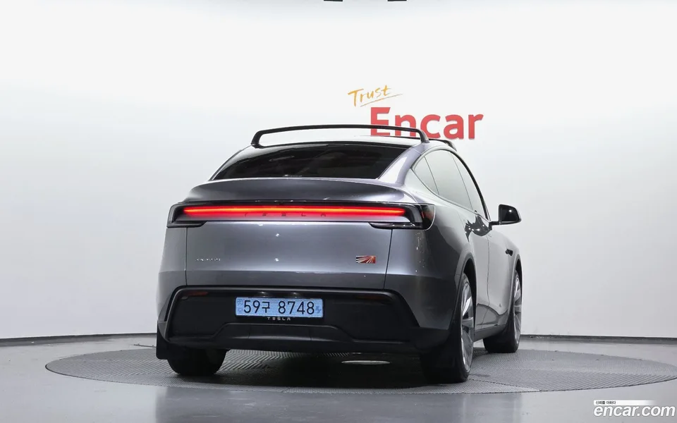 Tesla Model Y AWD 2025 — миниатюра 4
