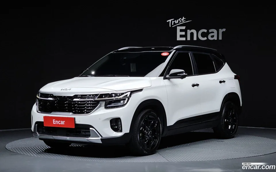 Kia Seltos 1.6 2WD 2023 — photo 1, buy with delivery to Moscow