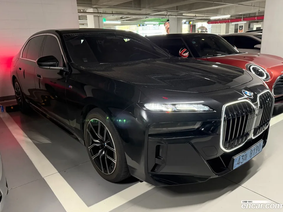 BMW i7 xDrive 60 M 2023 — thumbnail 3