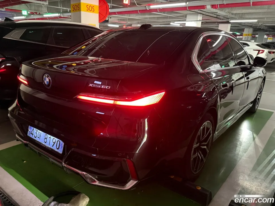 BMW i7 xDrive 60 M 2023 — thumbnail 4