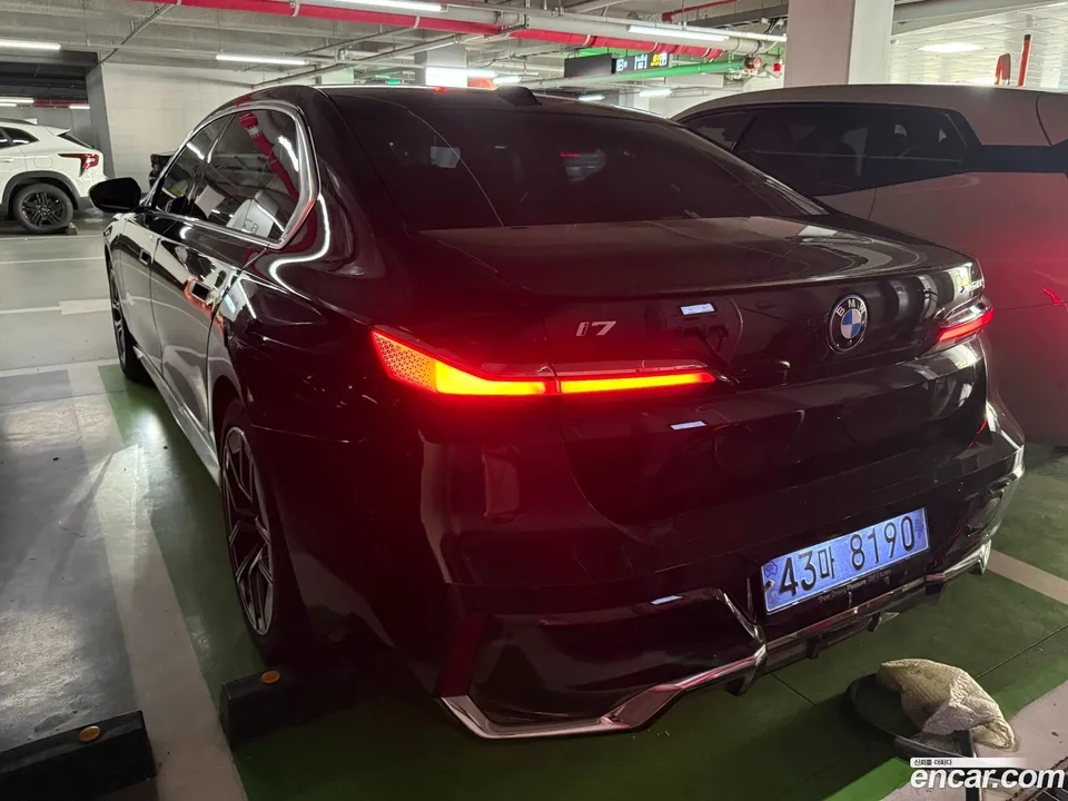 BMW i7 xDrive 60 M 2023 — thumbnail 5