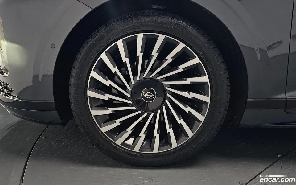 Hyundai Grandeur Hybrid 2023 — thumbnail 2