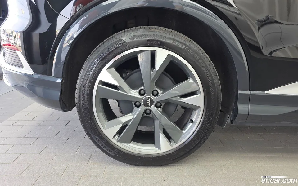 Audi Q4 e-tron 40 2022 — thumbnail 2