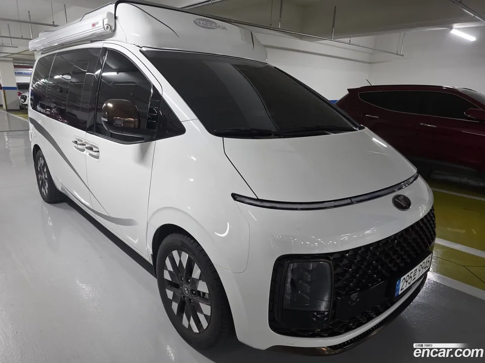 Hyundai Staria 4WD 9 2023 — photo 1, buy with delivery to Moscow