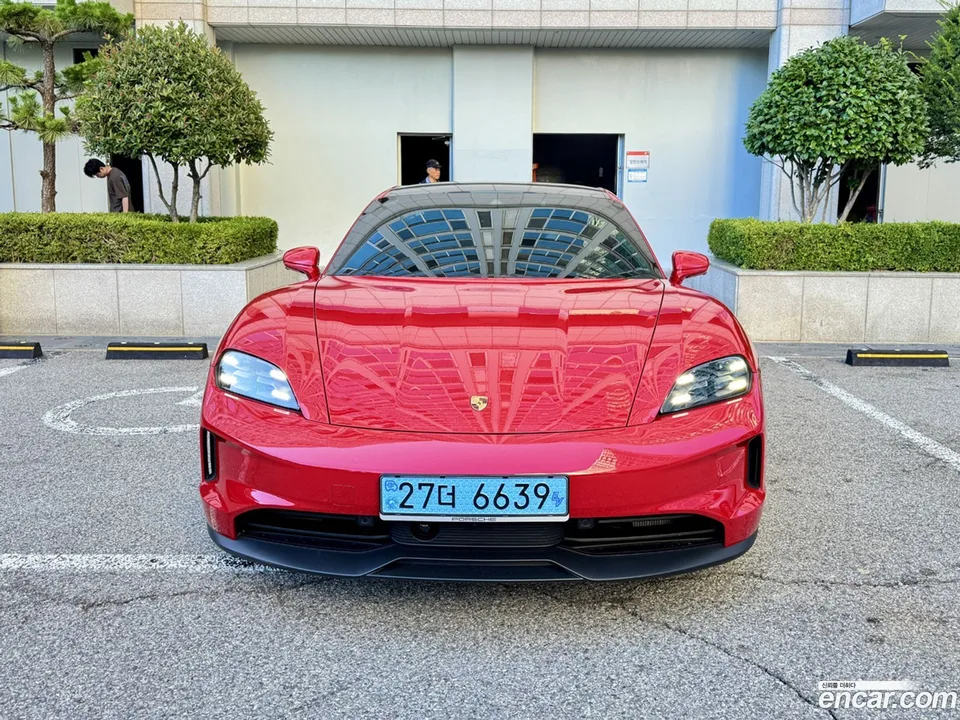 Porsche Taycan 2025 — thumbnail 3