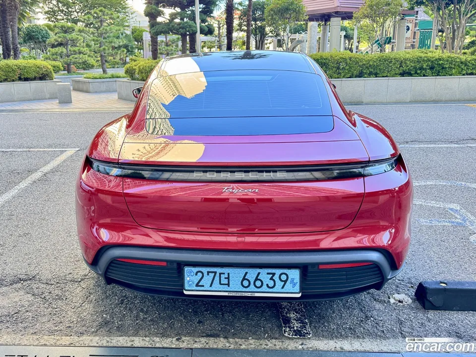Porsche Taycan 2025 — thumbnail 4