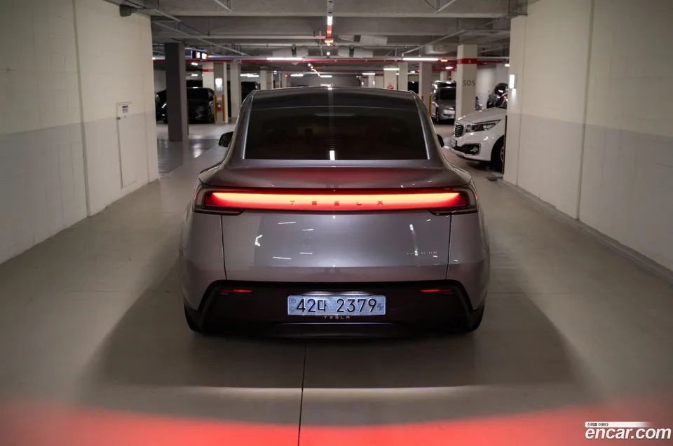 Tesla Model Y AWD 2025 — thumbnail 3