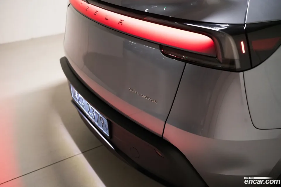 Tesla Model Y AWD 2025 — thumbnail 4