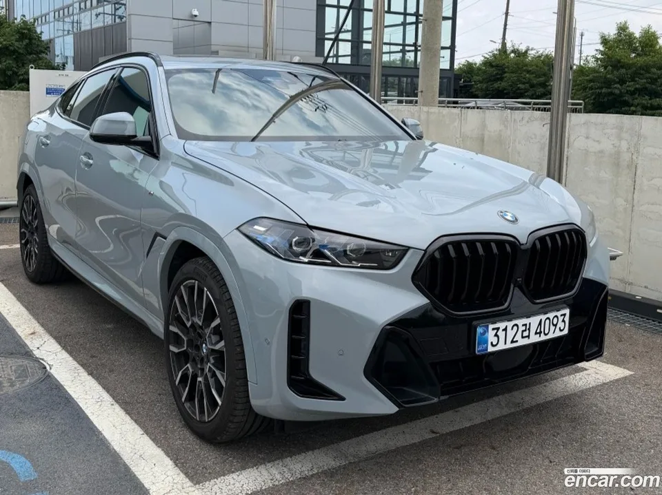 BMW X6 xDrive40i M 2025 — photo 1, buy with delivery to Moscow