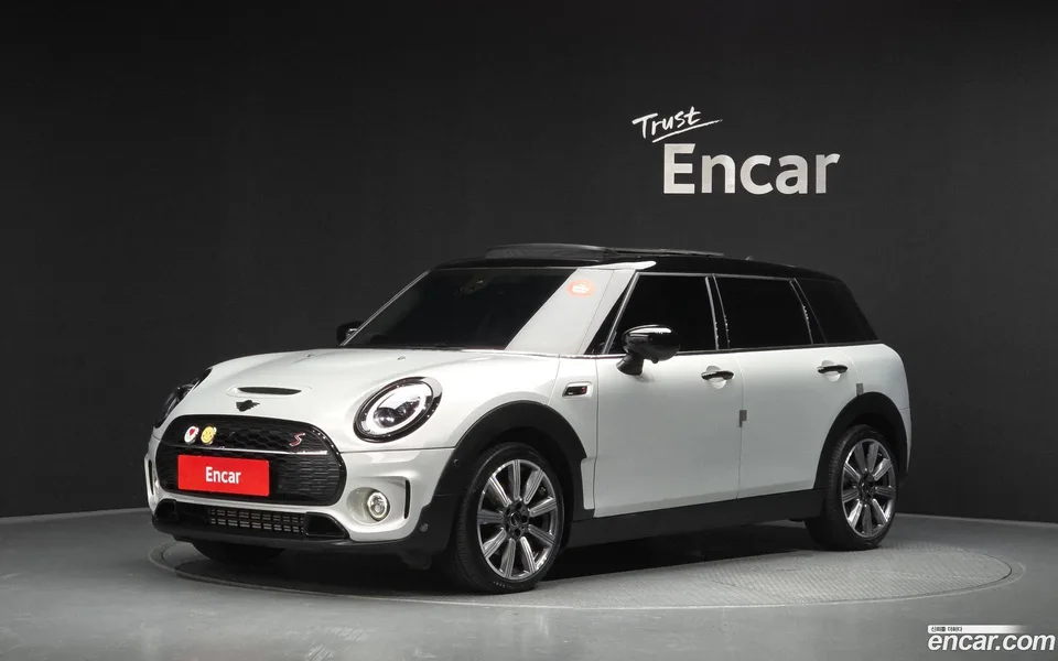 MINI Cooper S Clubman 2022 — фото 1, купить с доставкой в Москву