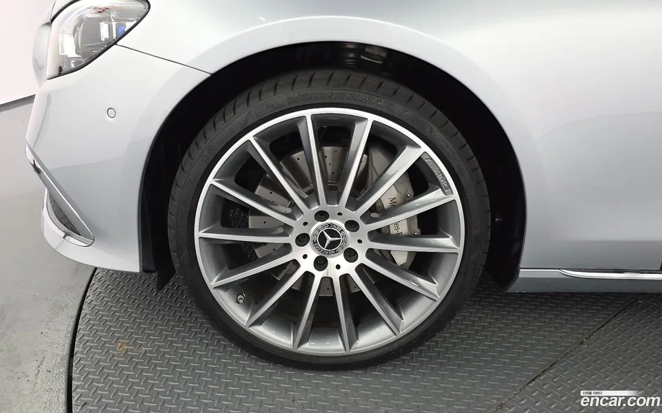 Mercedes-Benz E-Class E450 4MATIC 2023 — thumbnail 2