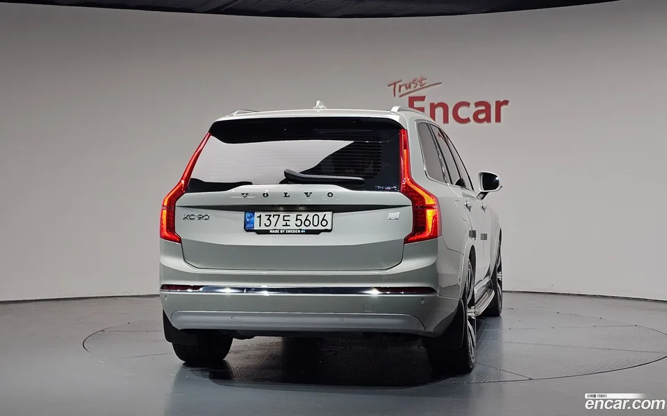 Volvo XC90 T8 2022 — thumbnail 4
