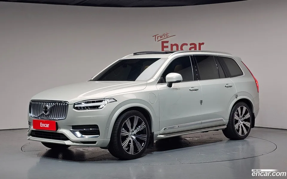 Volvo XC90 T8 2022 — photo 1, buy with delivery to Moscow