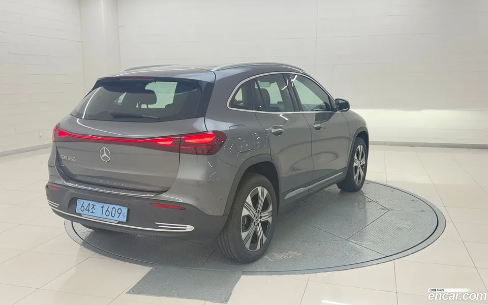 Mercedes-Benz EQA EQA250 2025 — thumbnail 2