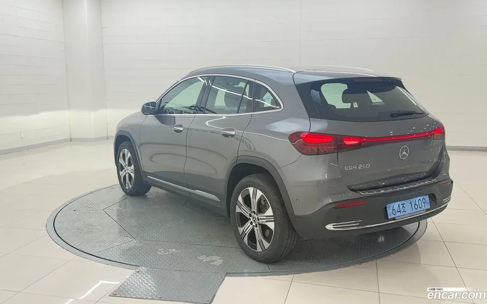 Mercedes-Benz EQA EQA250 2025 — thumbnail 3