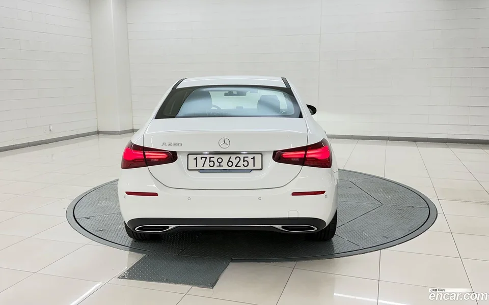 Mercedes-Benz A-Class A220 2025 — thumbnail 4