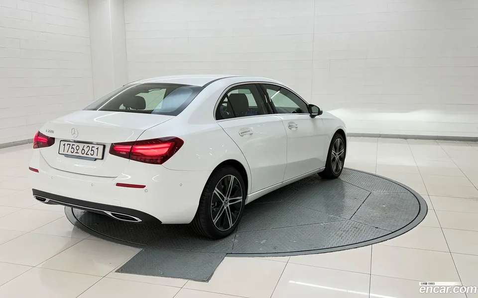 Mercedes-Benz A-Class A220 2025 — thumbnail 5