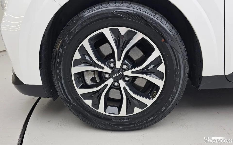 Kia Carnival 9 2022 — thumbnail 2