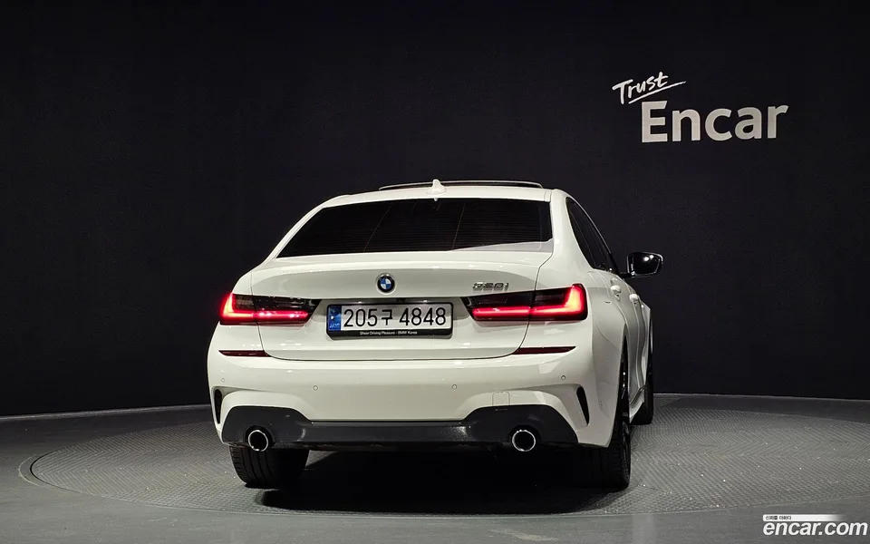 BMW 3 Series 320i M 2022 — thumbnail 4